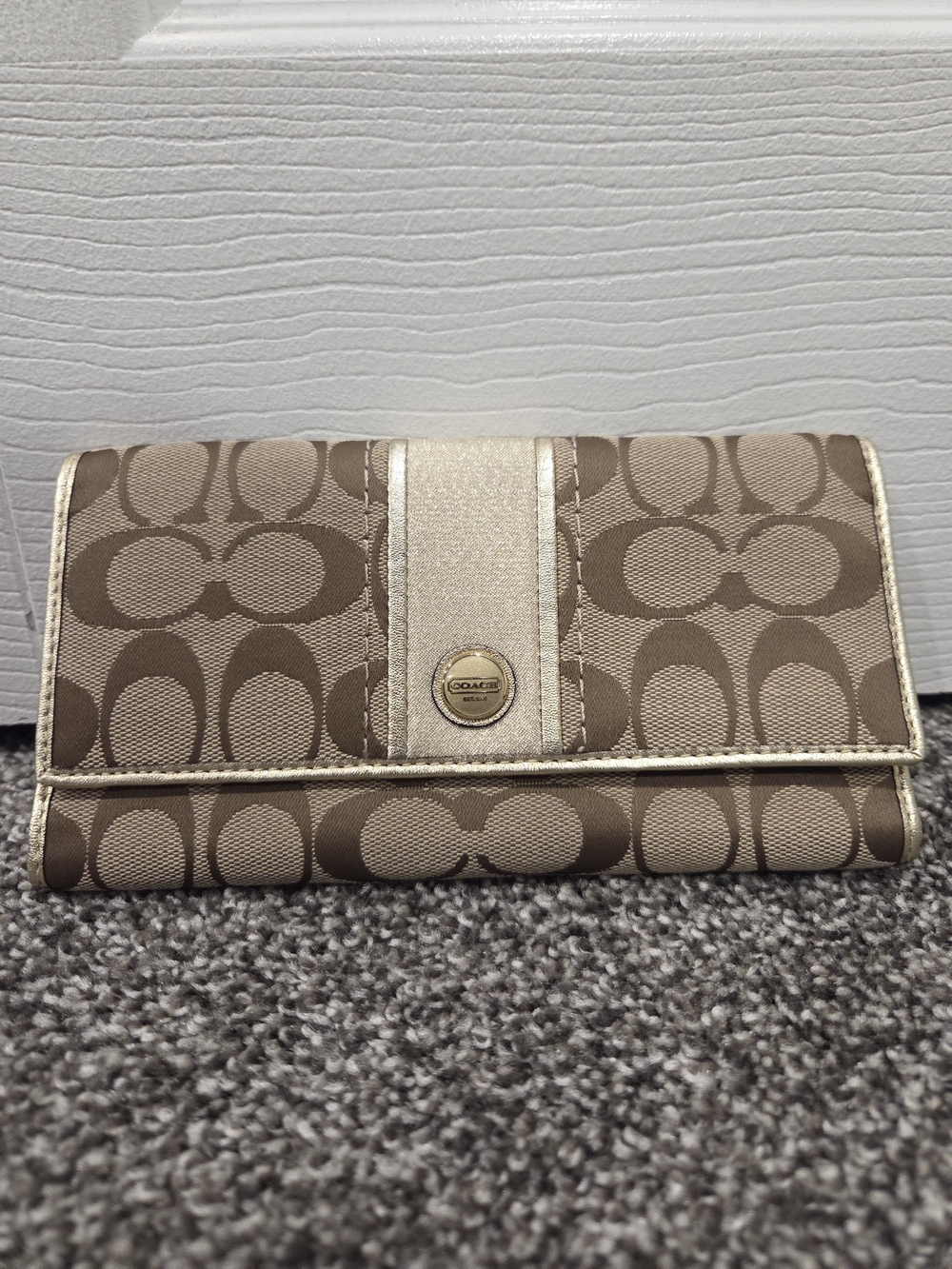 Coach Signature Wallet - Picture 2 of 6